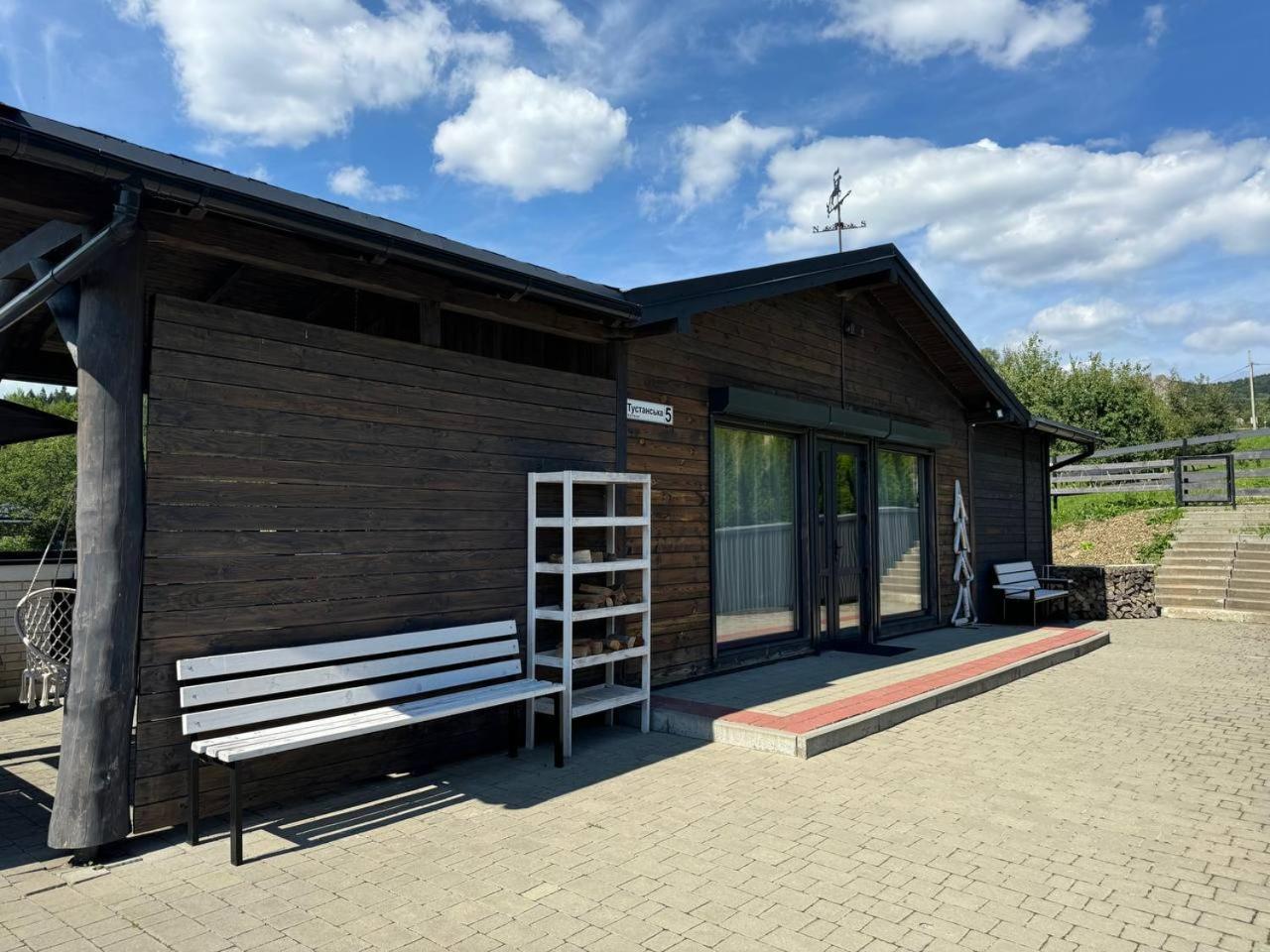 Tustan Holiday home Urych
